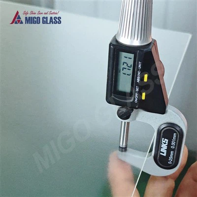 1,6 mm prizmatisks matēts rūdīts stikls ar zemu dzelzs saturu